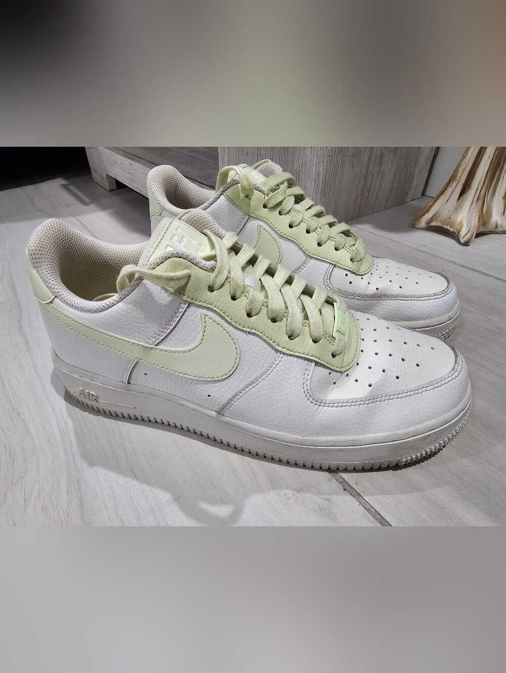 Nike Air Force 1 Low Women’s White & Pale Green Sneakers Size 9.5